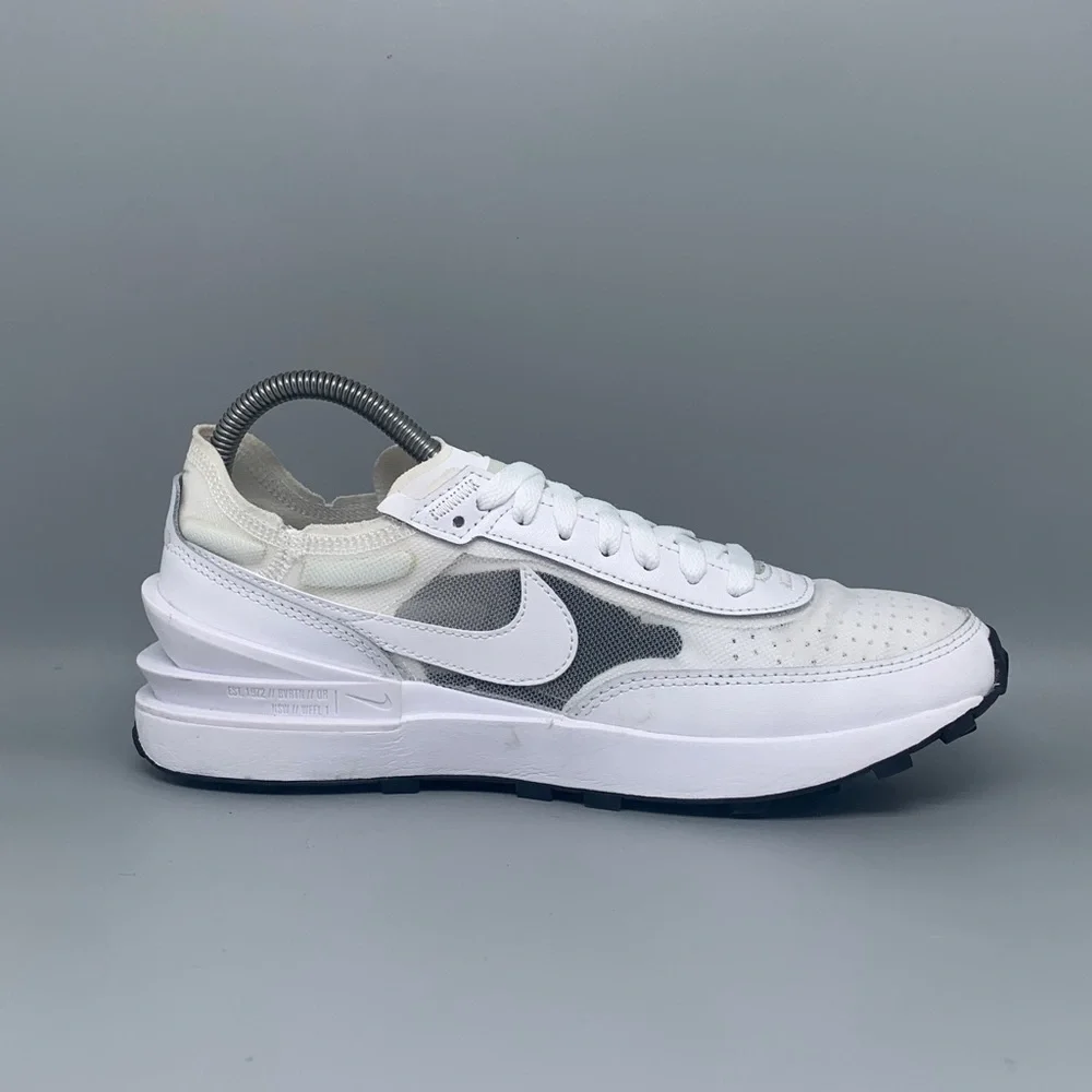 Nike Waffle One White Running Shoes DC2533‑103 Women’s Sz‎ 9